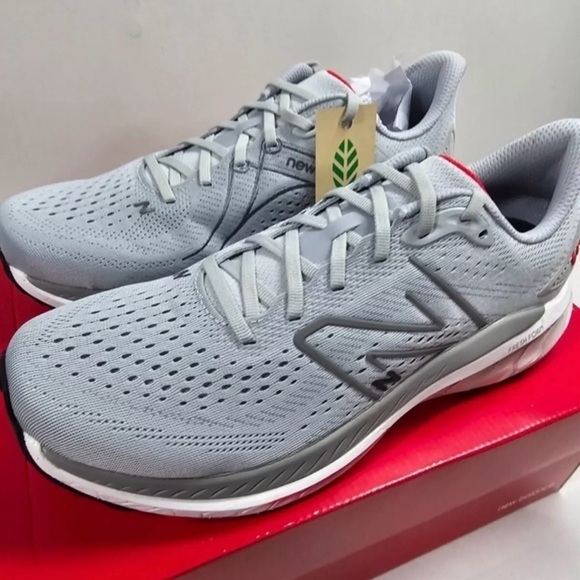 NIB Men's Size 9 New Balance Fresh Foam Running Shoe 🏃🏃🔥🔥 - Picture 1 of 8